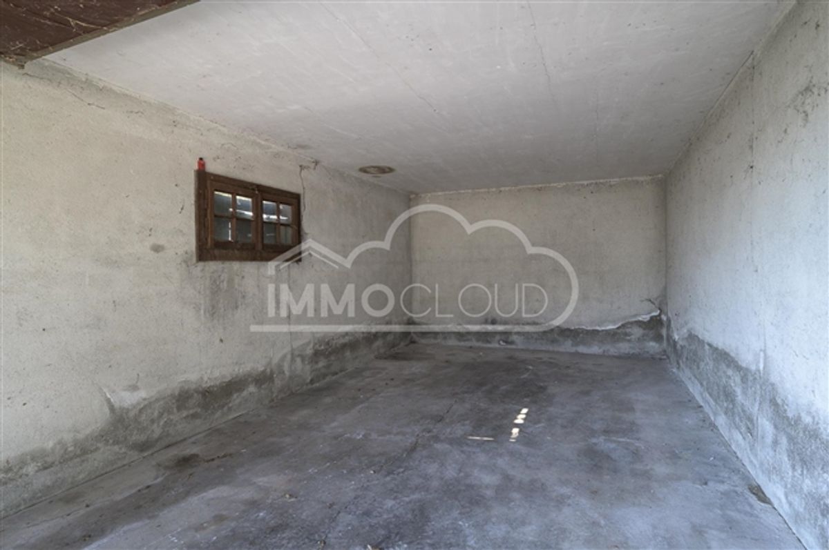 Garage mit privatem Grundstück - 4