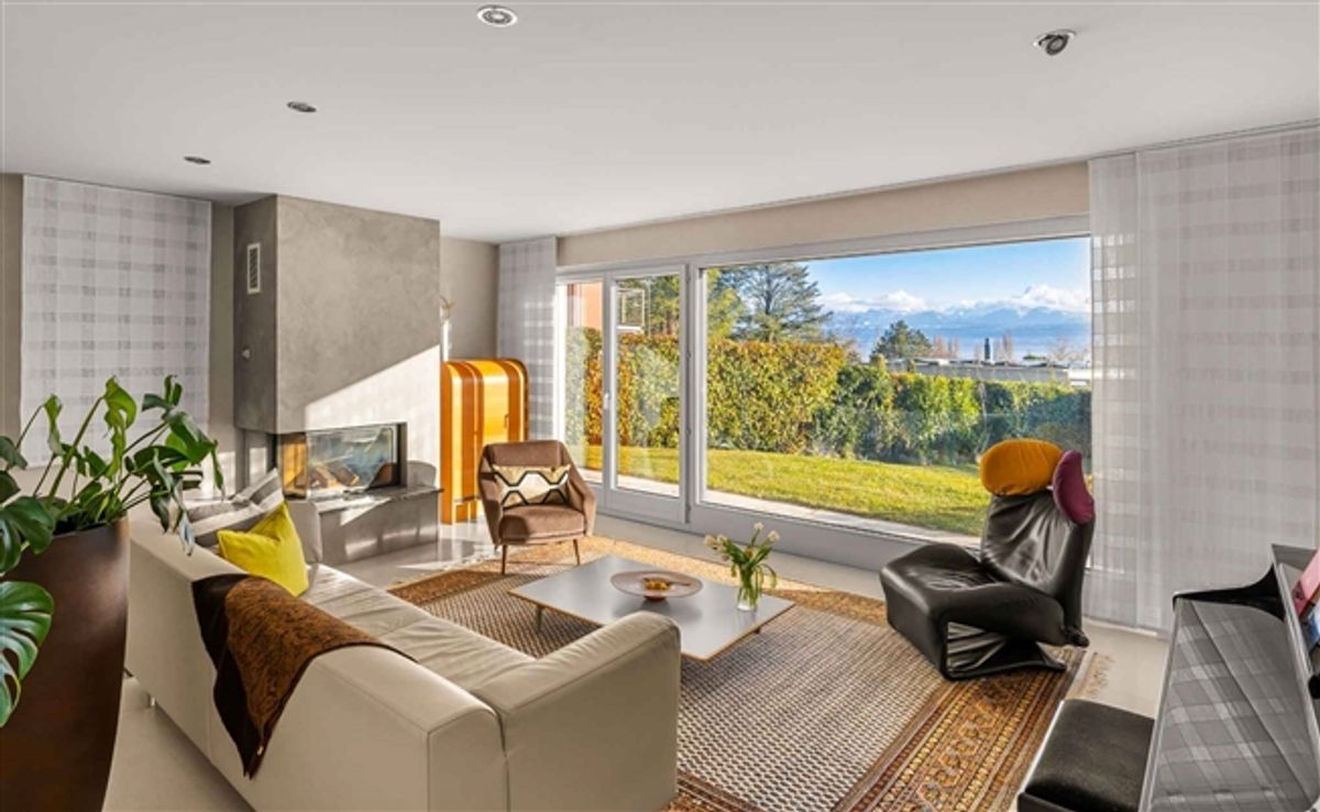 Lichtgetränkte Villa mit atemberaubendem Seeblick - 3