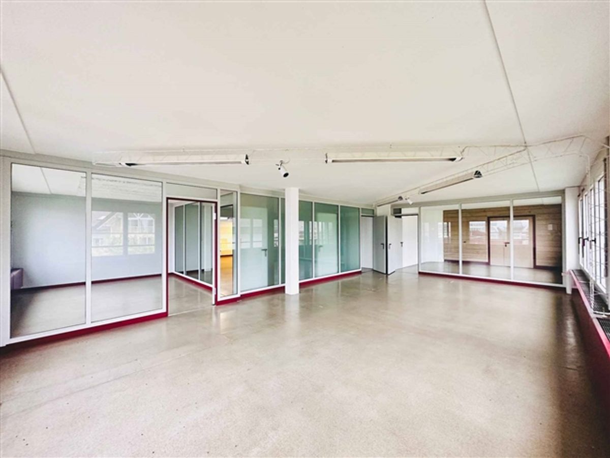 Bürofläche von 350 m² zum Verkauf in Nyon - 0