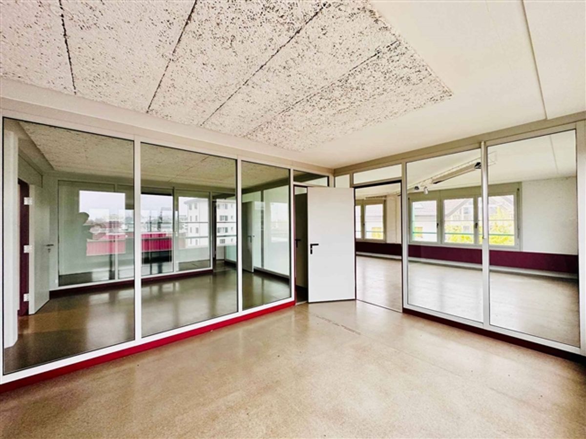 Bürofläche von 350 m² zum Verkauf in Nyon - 1