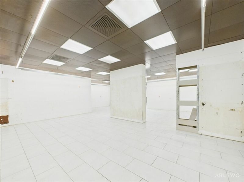 Vielseitige Dienstleistungsfläche im Erdgeschoss - 12