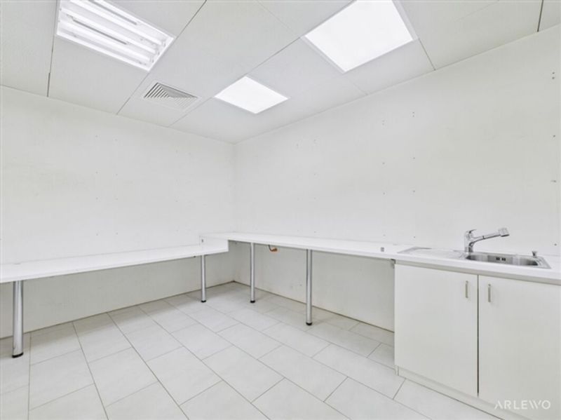 Vielseitige Dienstleistungsfläche im Erdgeschoss - 13
