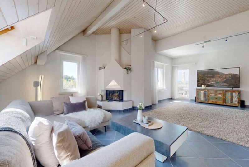 GROSSZÜGIGE DACHWOHNUNG MIT TRAUMTERRASSE - 2