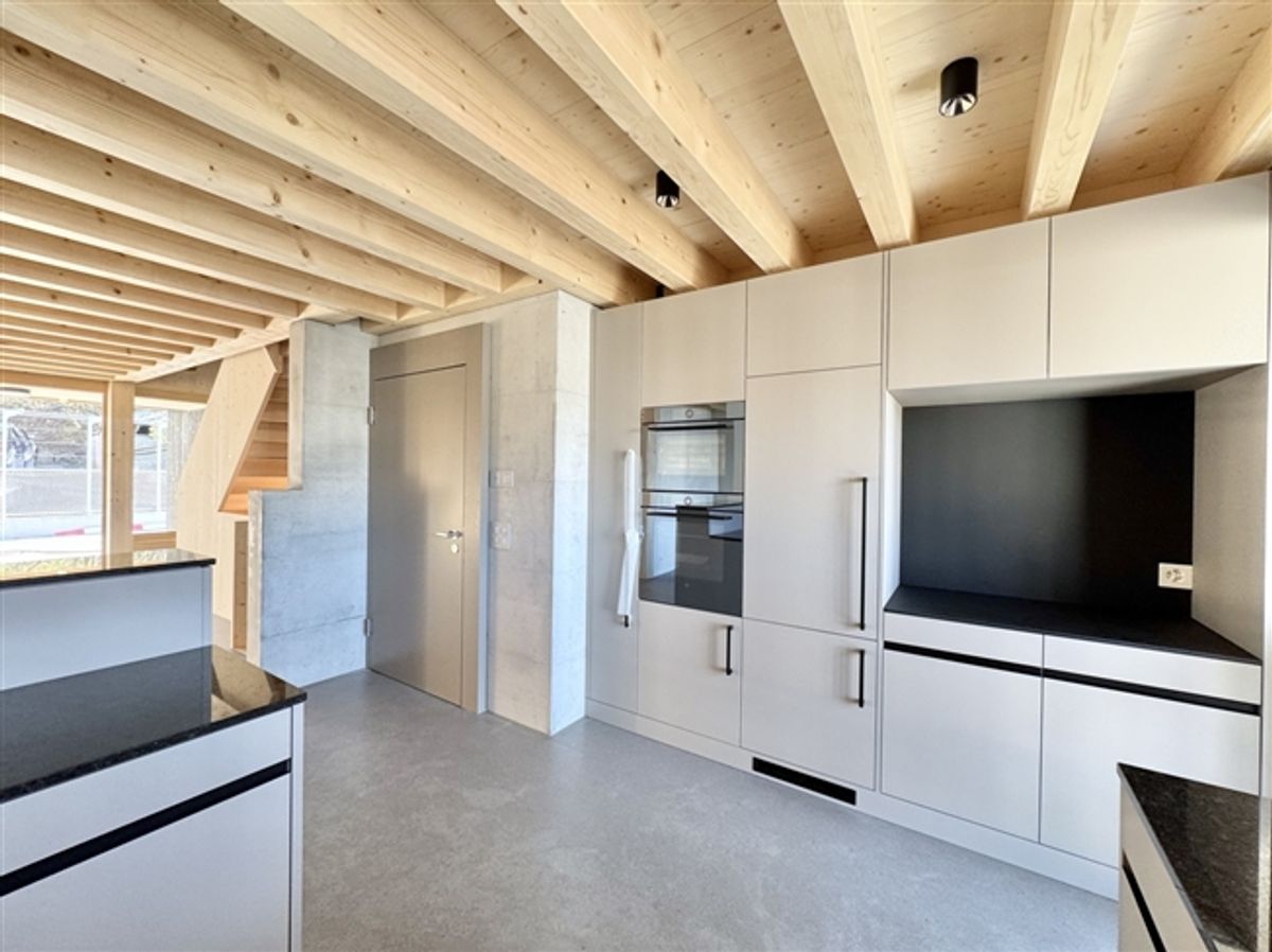 3.5 Zimmer Haus angebaut, Lift, Top Ausbau - 2