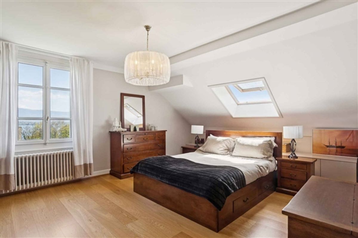 Prächtiges, freistehendes Haus mit Charakter renoviert - 8