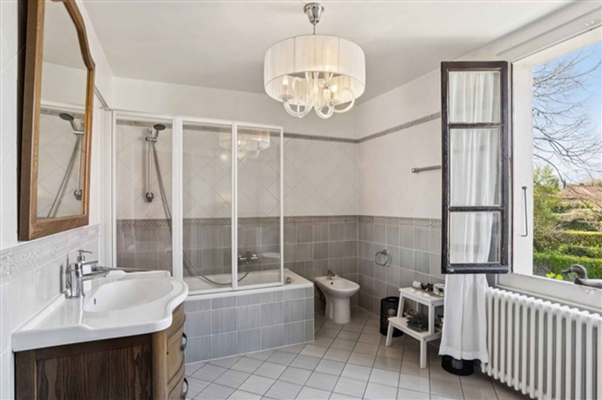 Prächtiges, freistehendes Haus mit Charakter renoviert - 10