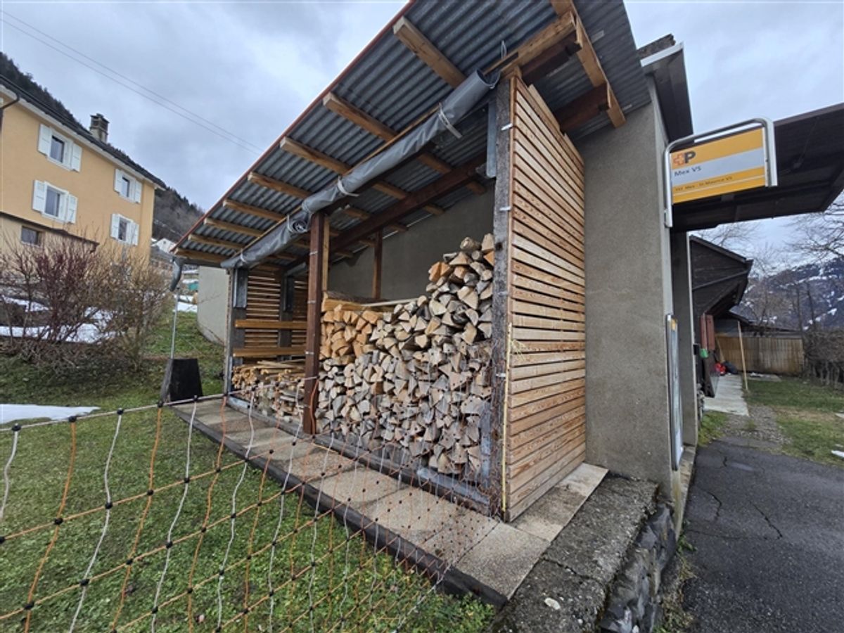 Untypische Immobilie mit hohem Potenzial – Große Garage/Lagerhaus – umwandelbar in ein Zuhause - 3