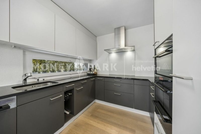 4.5-(5.5) Zimmer-Wohnung mit grossem Garten und viel Privatsphäre - 4