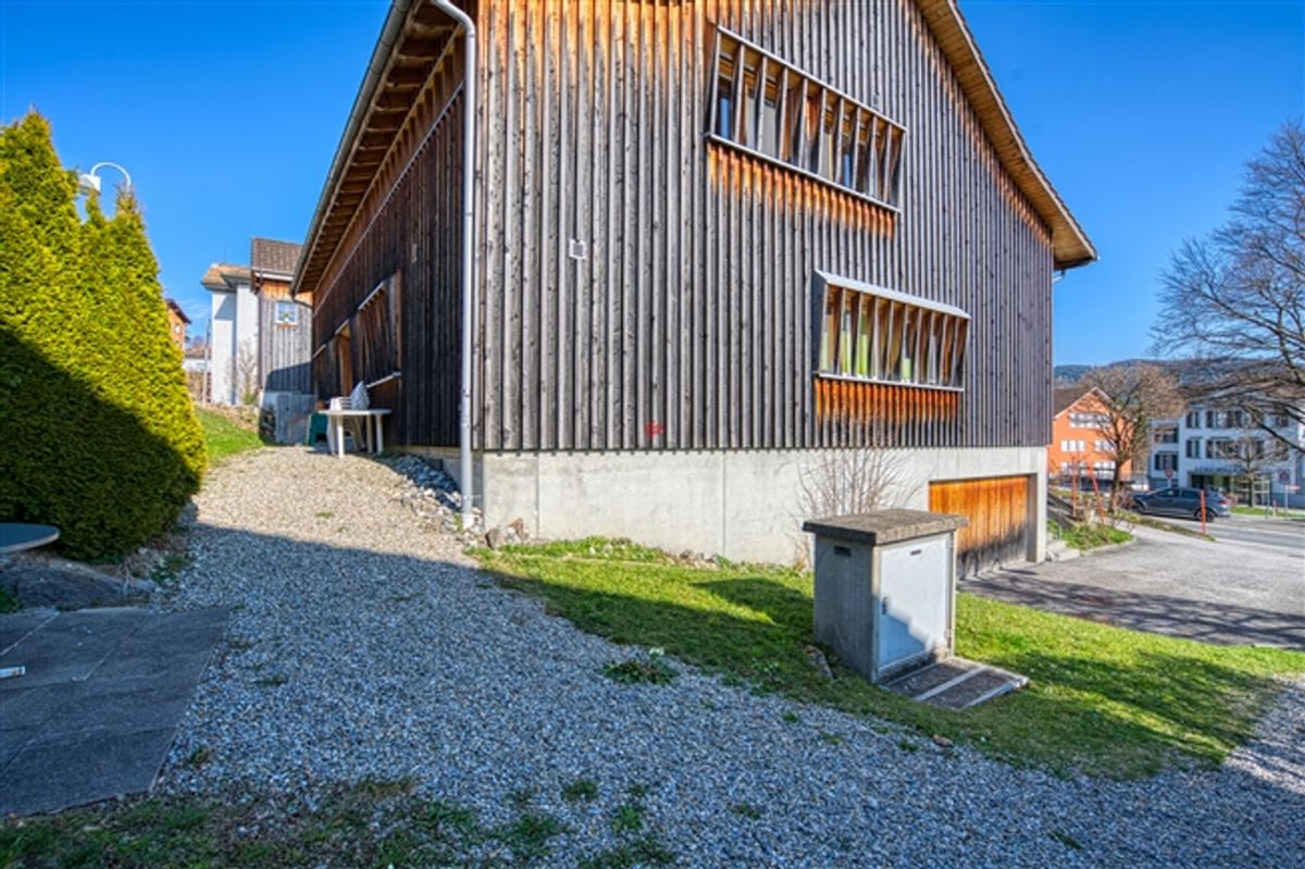 Mehr-Generationen-Haus-Praxis an zentraler Lage - 12