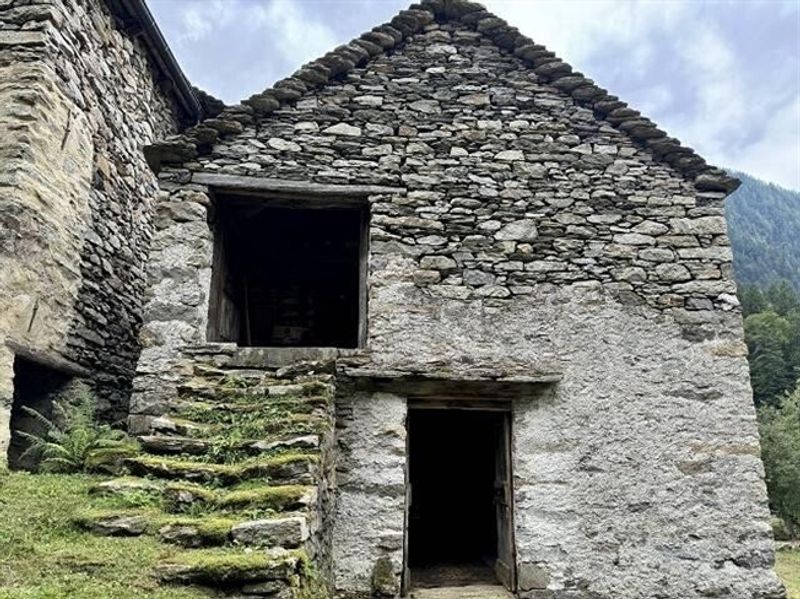 4.Zimmer-Rustico zum Ausbauen mit viel ebenem Wiesland / 4-Zimmer-Rustico zum Renovieren mit viel Wiesland - 2