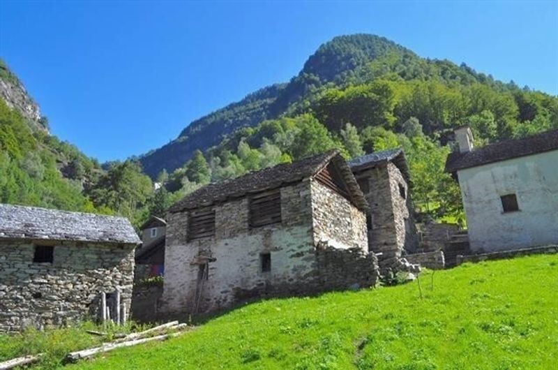 4.Zimmer-Rustico zum Ausbauen mit viel ebenem Wiesland / 4-Zimmer-Rustico zum Renovieren mit viel Wiesland - 1