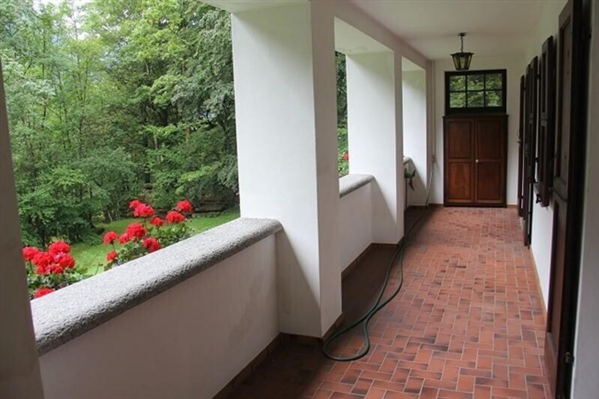 9 1/2-Zimmer-Herrschaftssitz mit grossem Umschwung / 9 1/2-Zimmer-Villa mit 17 000 m2 Land - 5