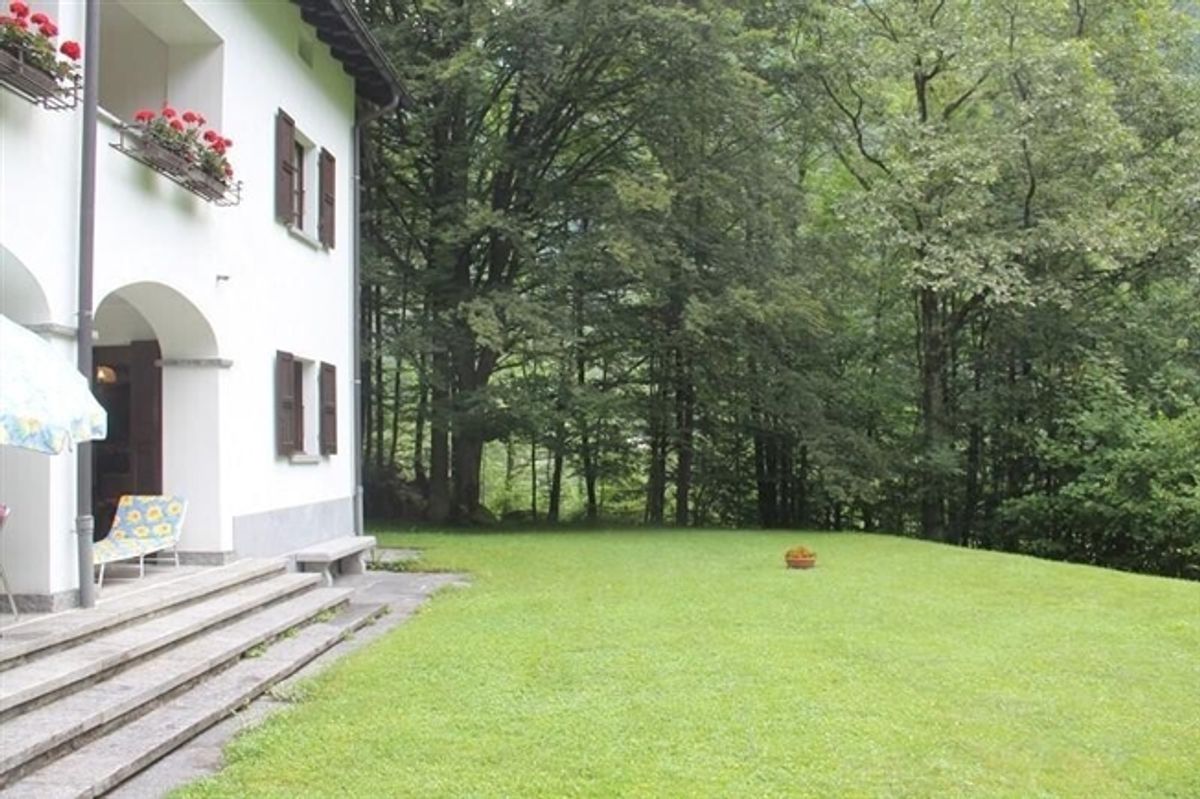 9 1/2-Zimmer-Herrschaftssitz mit grossem Umschwung / 9 1/2-Zimmer-Villa mit 17 000 m2 Land - 11