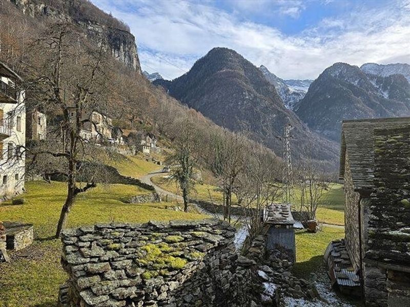 3 Rustikale zum Renovieren mit kleinem Grundstück, schöne Aussicht, sonnig und ruhig / 3 Rustikale zum Ausbauen mit kleinem Grundstück sehr ruhig und sonnig - 13