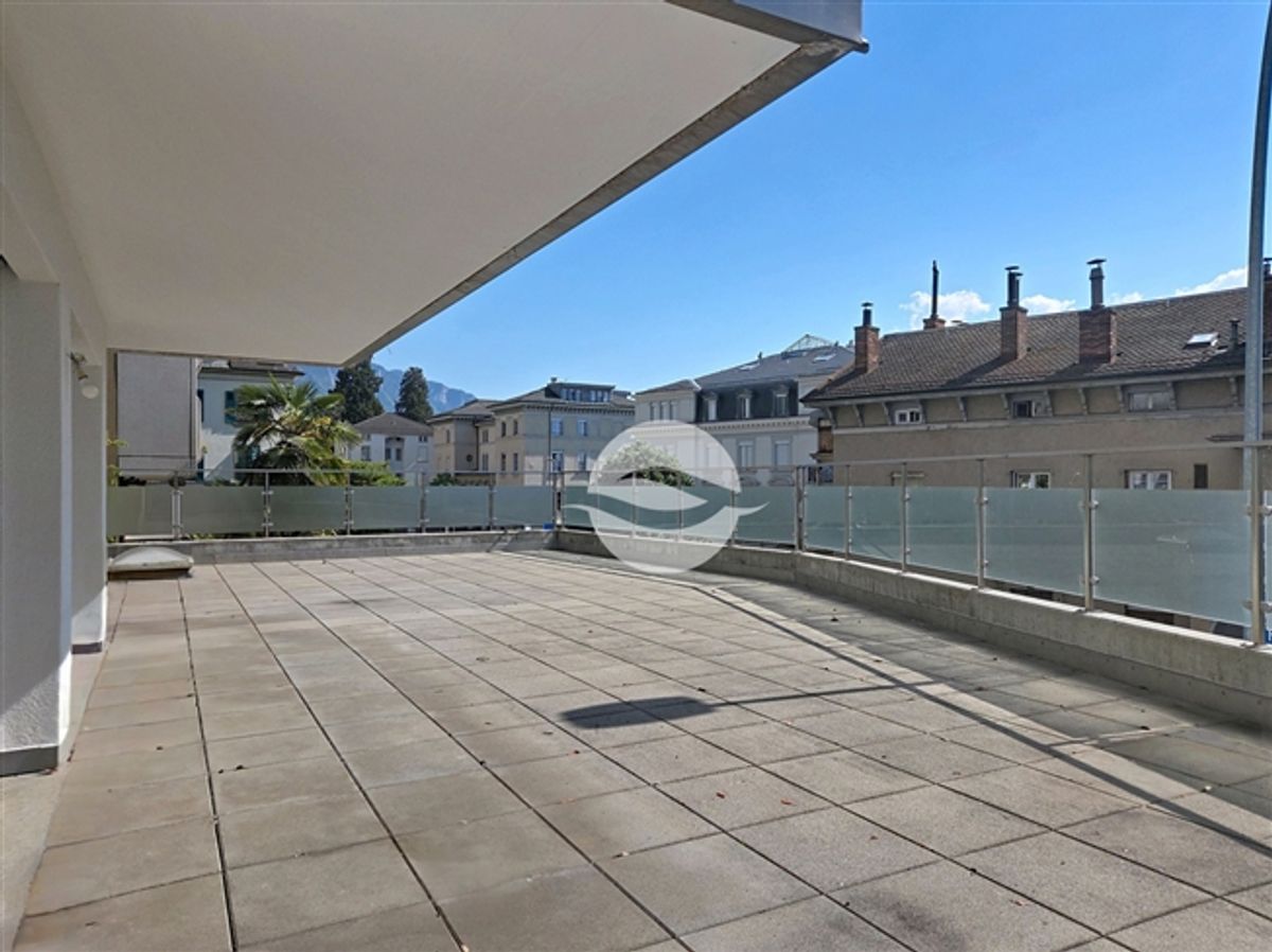 Gut möblierte Wohnung mit riesiger Terrasse in der Nähe des Sees - 0