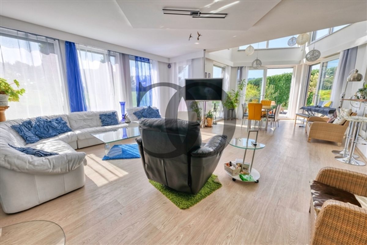Wunderschöne Familien-Immobilie mit Pool - 2