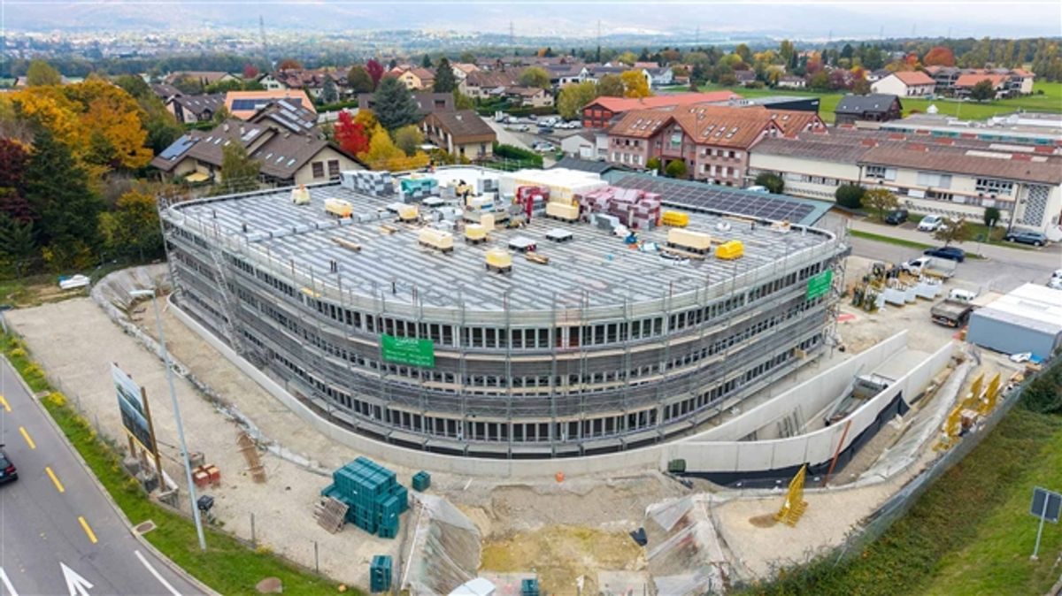 Oberes Stockwerk steht in einem neuen Bastelgebäude zum Verkauf - 0