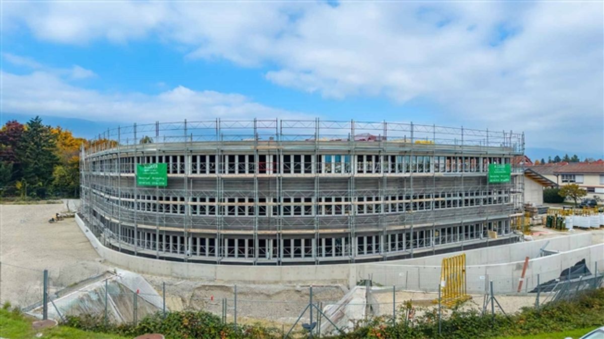 Oberes Stockwerk steht in einem neuen Bastelgebäude zum Verkauf - 1