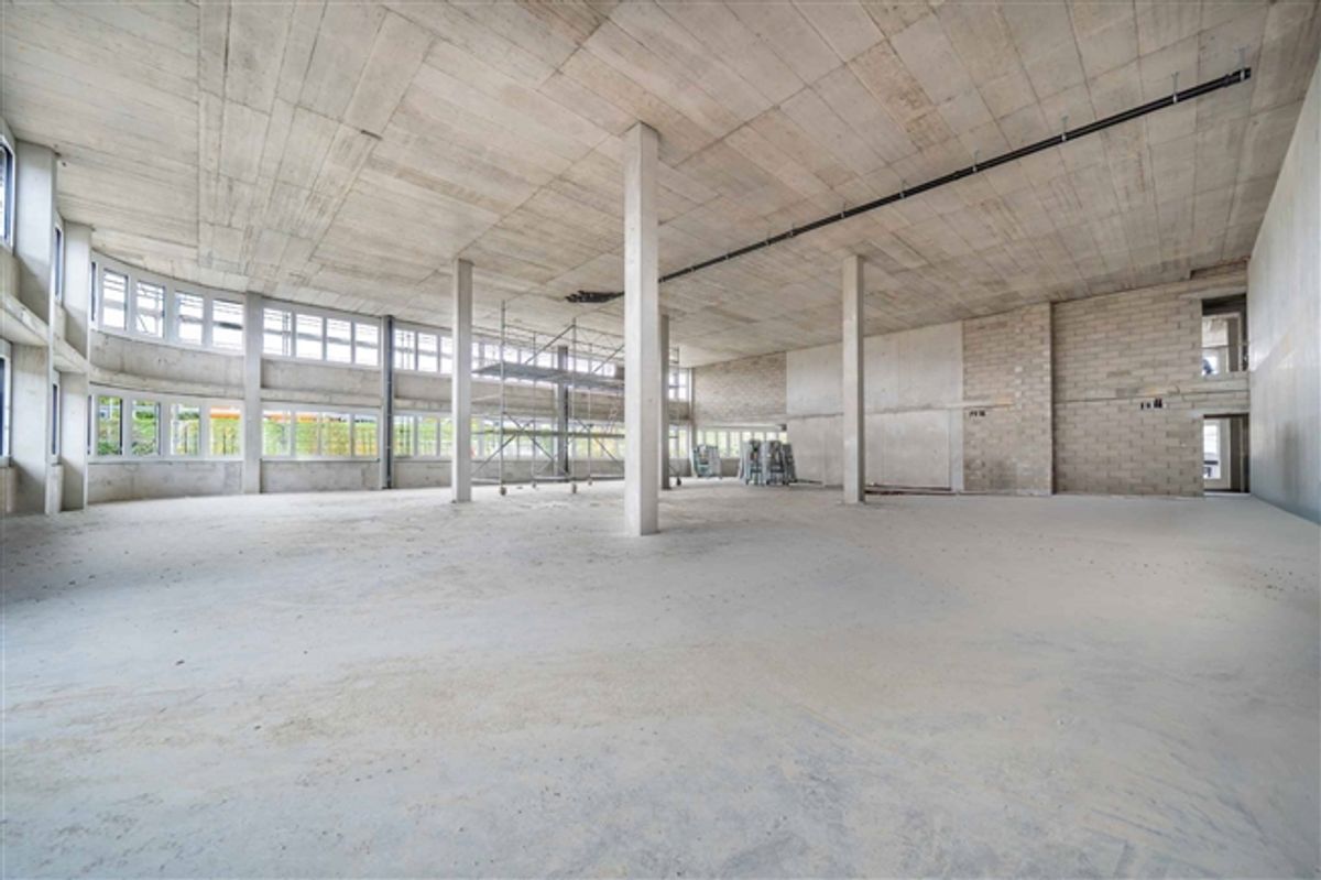 Oberes Stockwerk steht in einem neuen Bastelgebäude zum Verkauf - 2