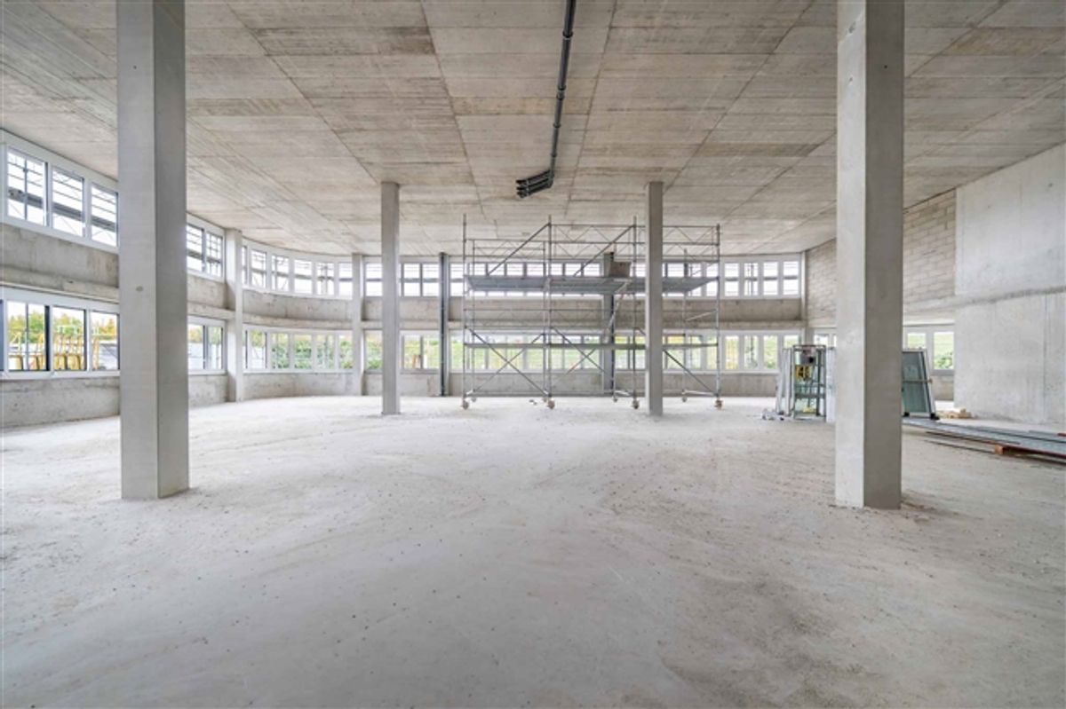 Oberes Stockwerk steht in einem neuen Bastelgebäude zum Verkauf - 3