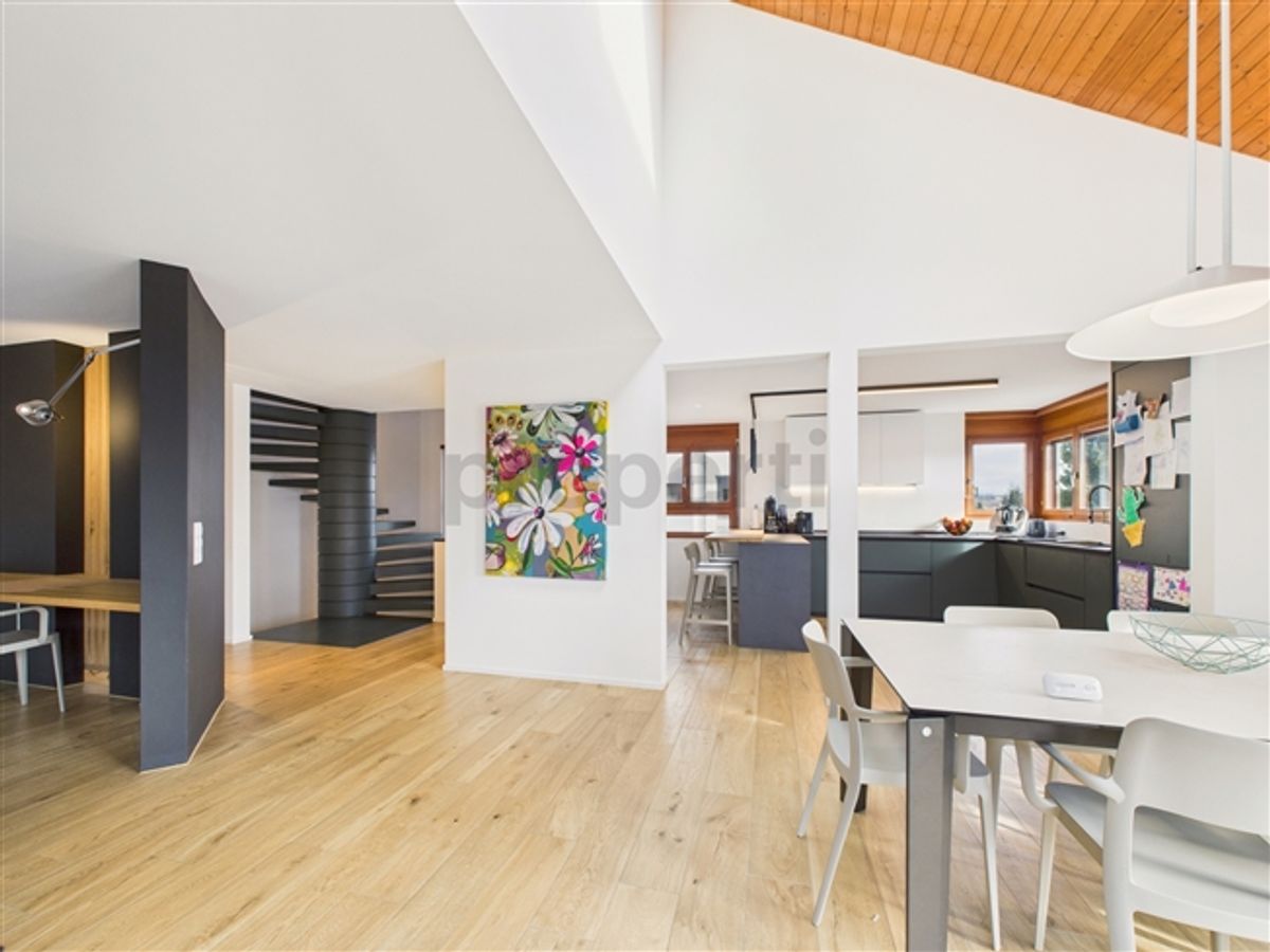 Modernes 9-Zimmer Einfamilienhaus mit Garten in Hombrechtikon - 4