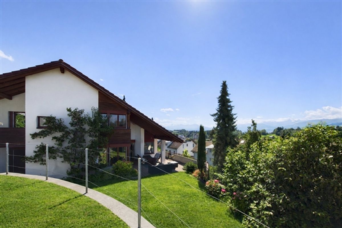 Modernes 9-Zimmer Einfamilienhaus mit Garten in Hombrechtikon - 0