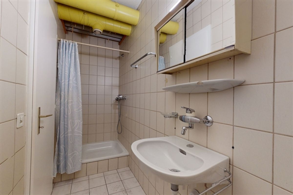 Große 2 Zimmerwohnung mit großem Potenzial - 3