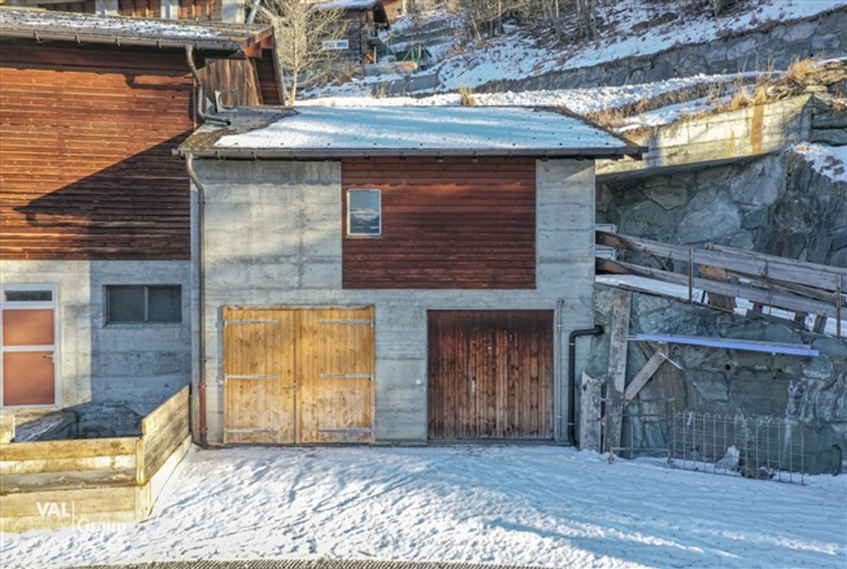 Stall, Scheune und Garage an schöner Lage - 1