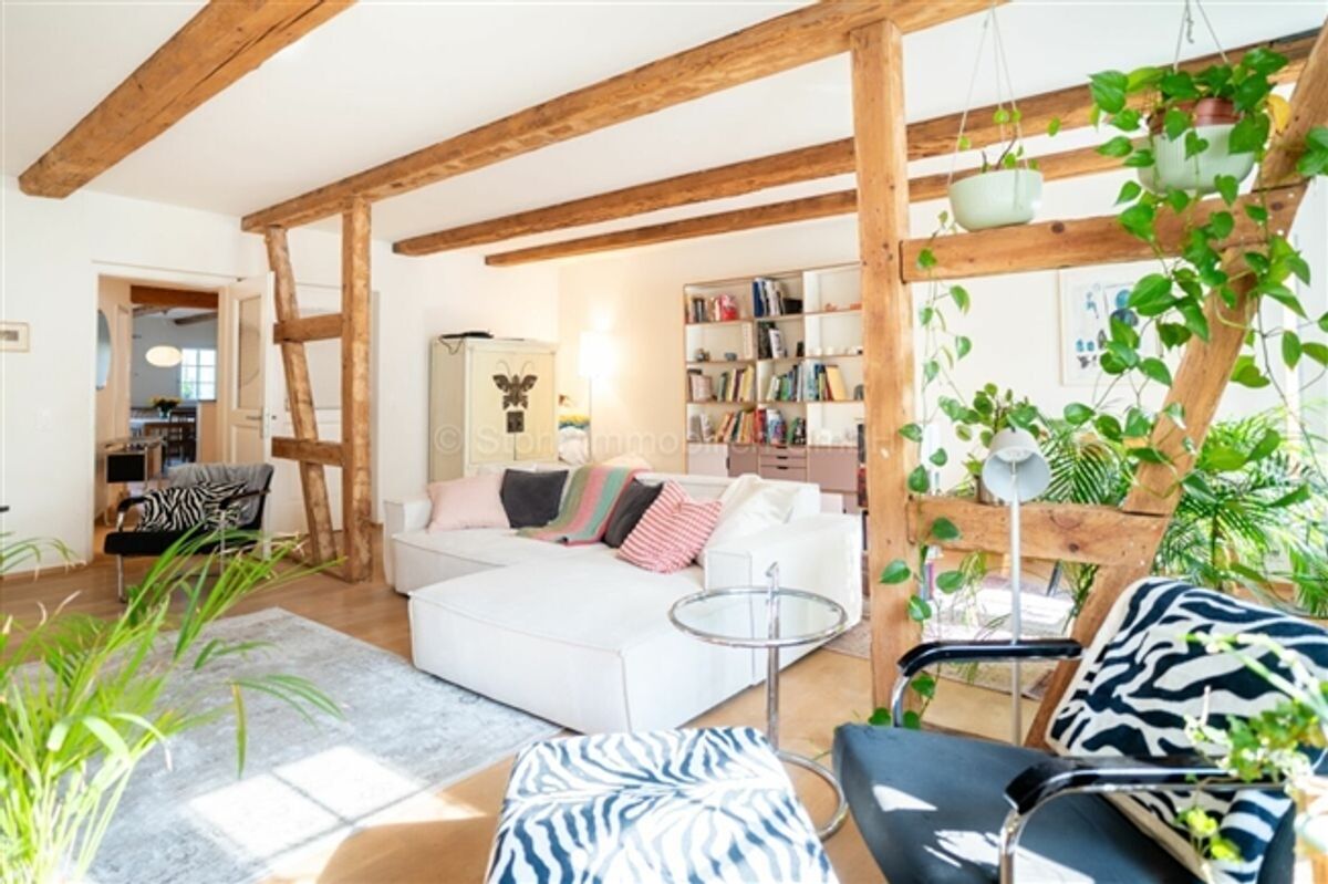 Charmante 4.5 Zimmer Triplexwohnung an einmaliger Lage - 1