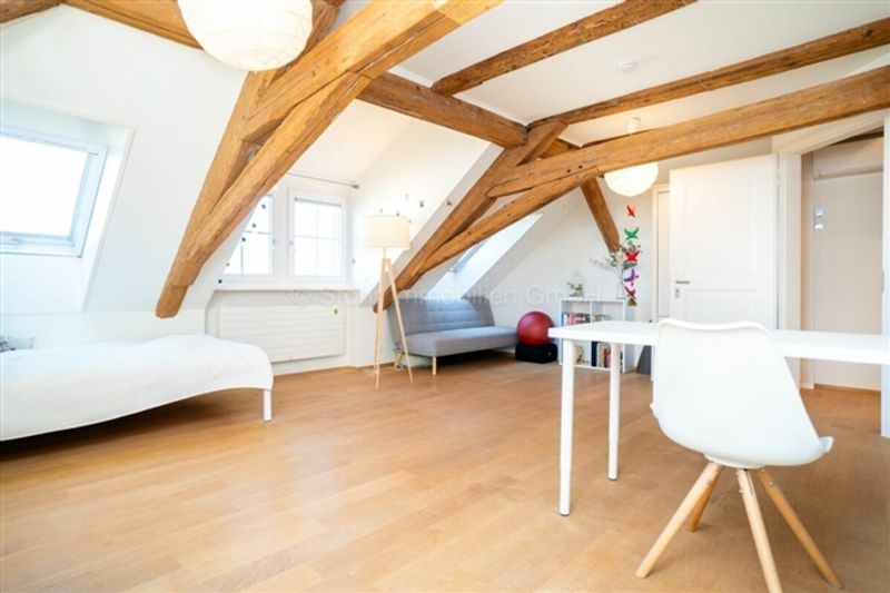Charmante 4.5 Zimmer Triplexwohnung an einmaliger Lage - 7