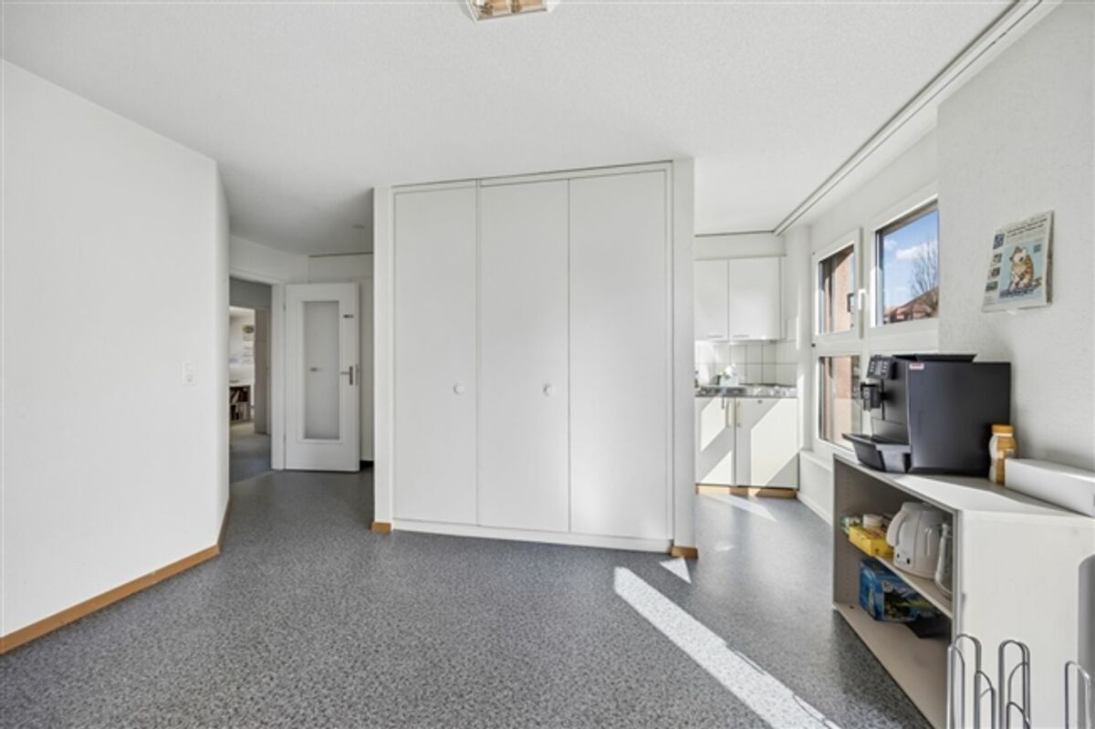 Attraktive Gewerberäumlichkeiten mit Archivräumen und Einstellhalle - 5