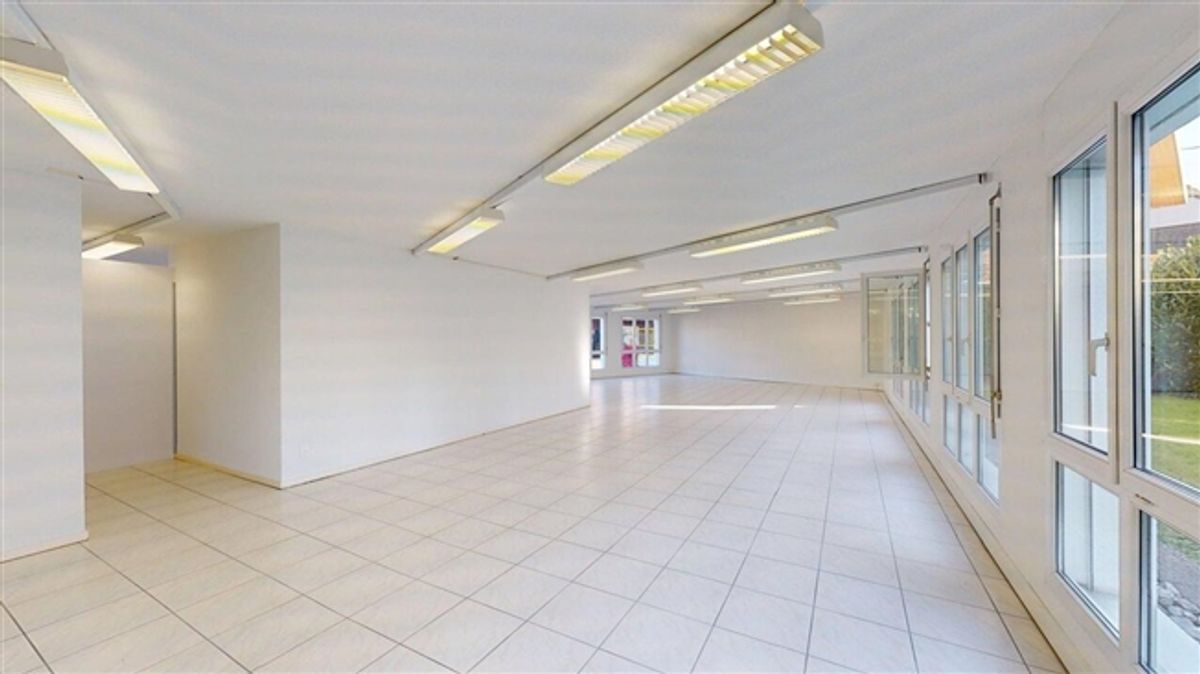 Idealer Business-Standort mit hoher Sichtbarkeit - 4