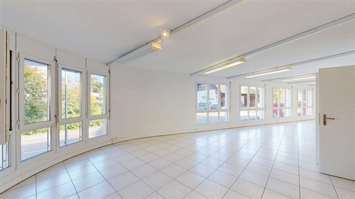 Idealer Business-Standort mit hoher Sichtbarkeit - 9