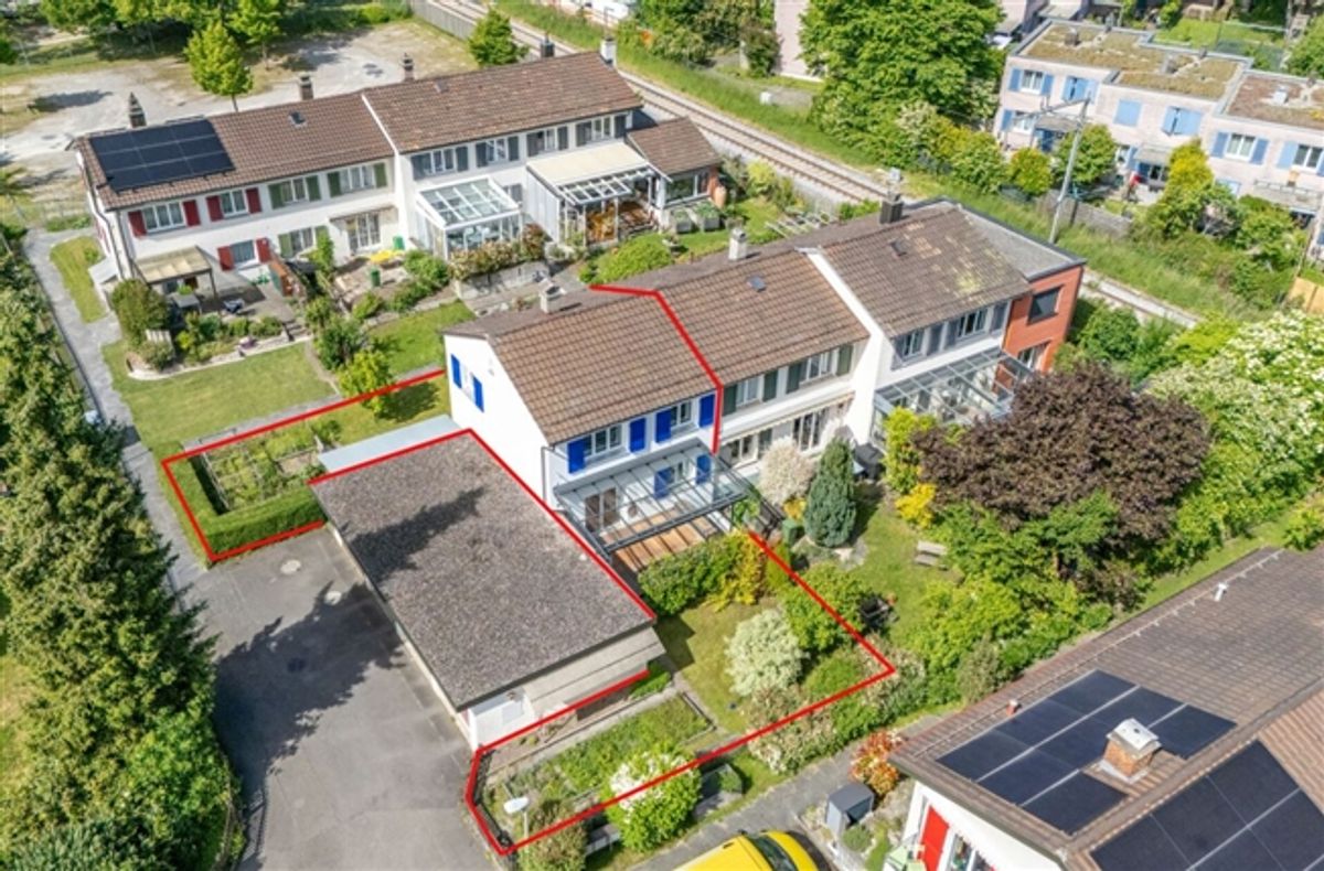 Charmantes 4.5 Zimmer Eck-Einfamilienhaus mit geschütztem Aussenbereich und Garagenbox - 1