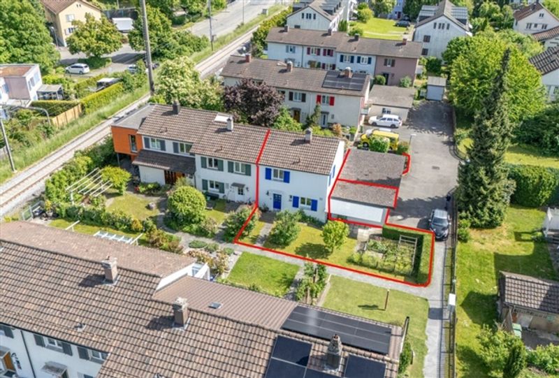 Charmantes 4.5 Zimmer Eck-Einfamilienhaus mit geschütztem Aussenbereich und Garagenbox - 4