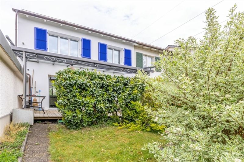 Charmantes 4.5 Zimmer Eck-Einfamilienhaus mit geschütztem Aussenbereich und Garagenbox - 6