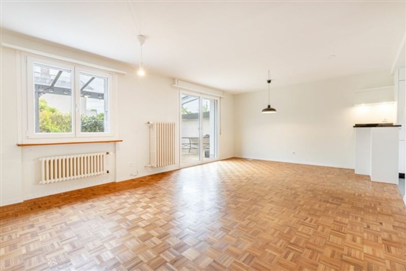 Charmantes 4.5 Zimmer Eck-Einfamilienhaus mit geschütztem Aussenbereich und Garagenbox - 8