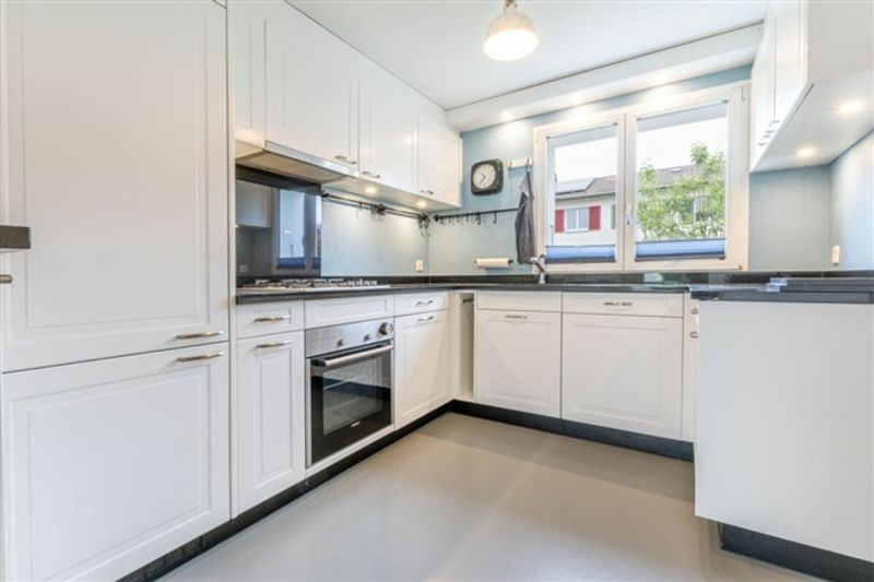 Charmantes 4.5 Zimmer Eck-Einfamilienhaus mit geschütztem Aussenbereich und Garagenbox - 11