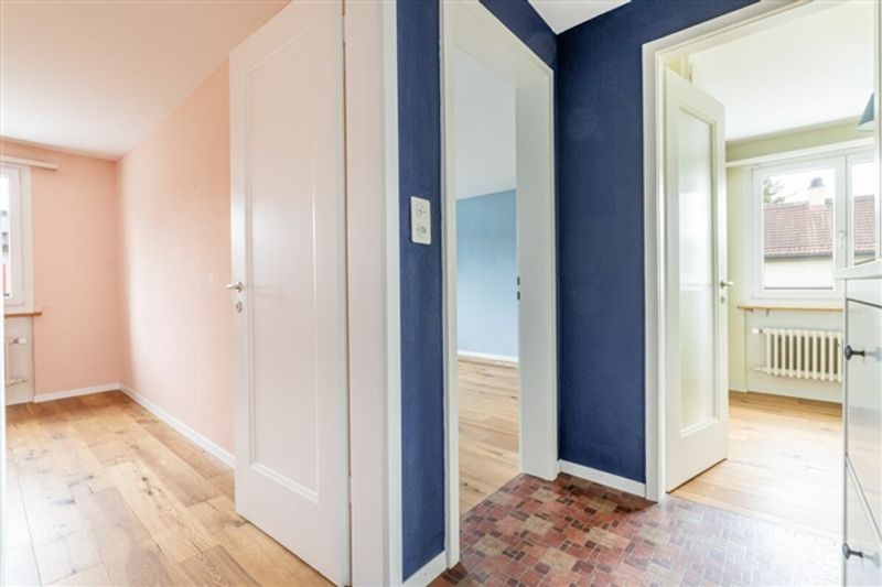 Charmantes 4.5 Zimmer Eck-Einfamilienhaus mit geschütztem Aussenbereich und Garagenbox - 12