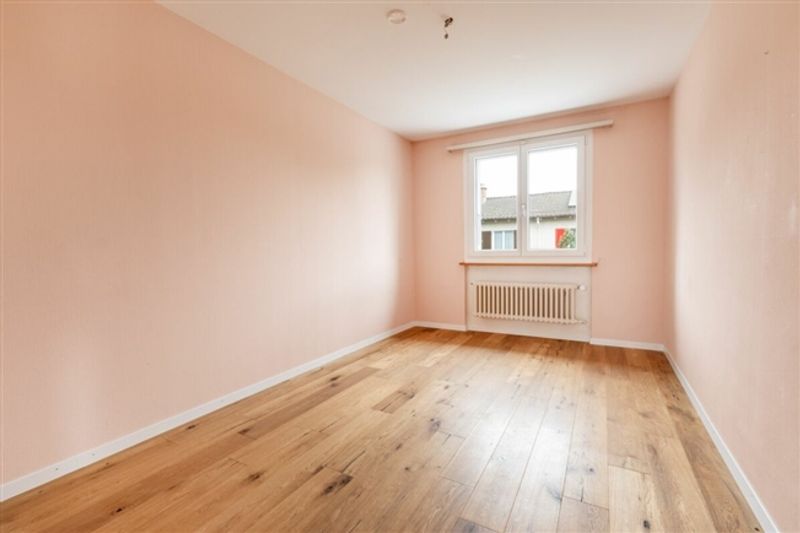 Charmantes 4.5 Zimmer Eck-Einfamilienhaus mit geschütztem Aussenbereich und Garagenbox - 13