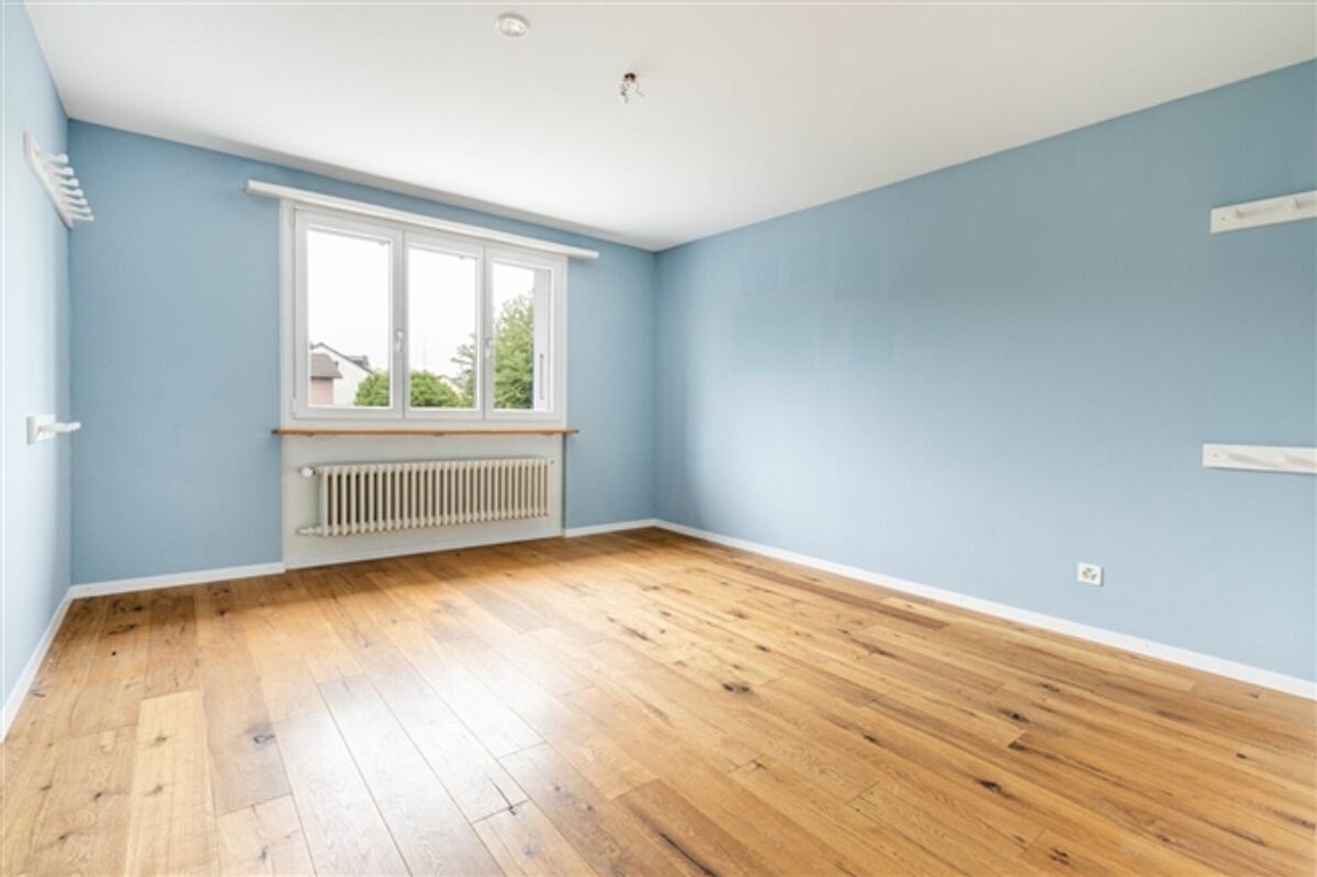 Charmantes 4.5 Zimmer Eck-Einfamilienhaus mit geschütztem Aussenbereich und Garagenbox - 14