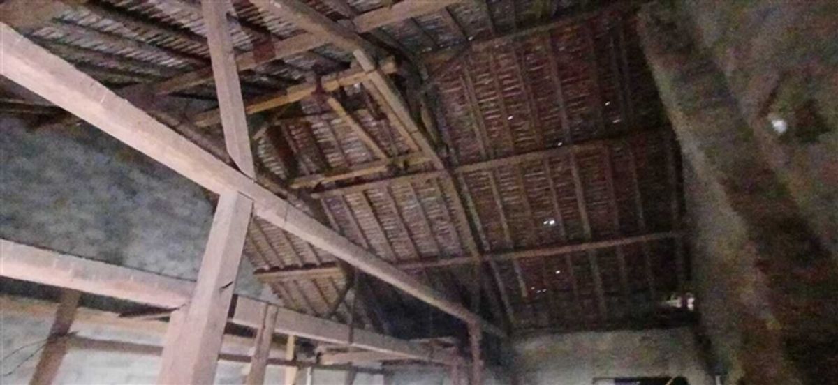 Alte Immobilie als Lagerhaus mit Wohnpotenzial zu verkaufen - 0