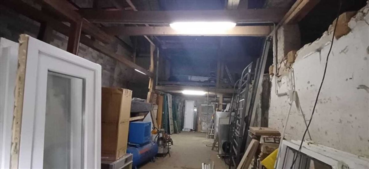 Alte Immobilie als Lagerhaus mit Wohnpotenzial zu verkaufen - 3