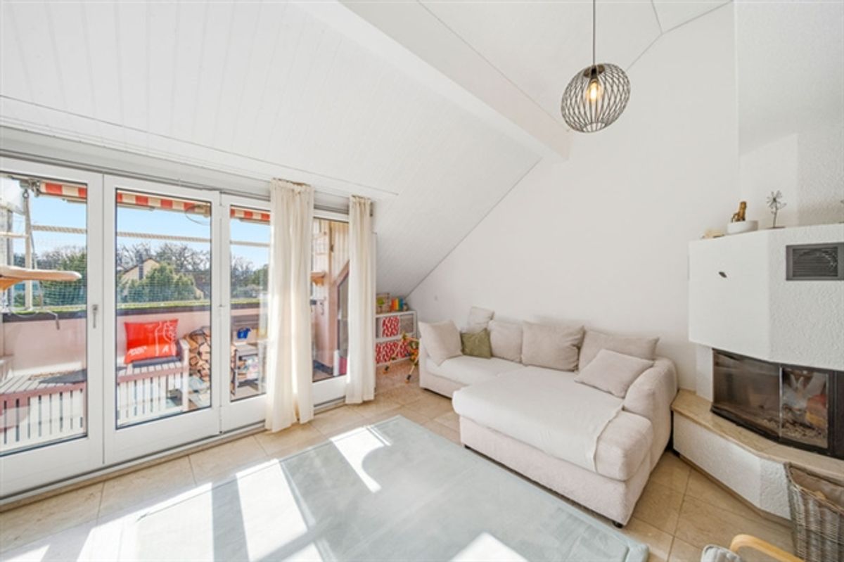 WOHNKOMFORT AUF ZWEI EBENEN - 4.5 ZIMMER MAISONETTE NUR WENIGE MINUTEN VON DER STADT - 1