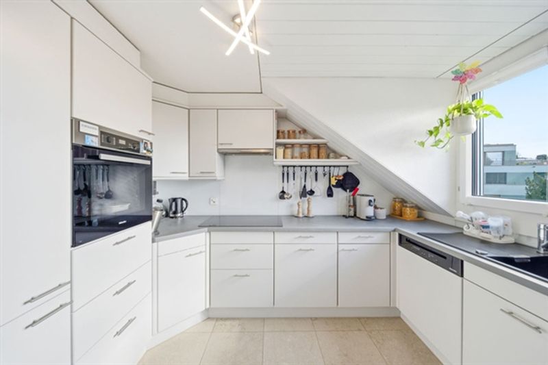 WOHNKOMFORT AUF ZWEI EBENEN - 4.5 ZIMMER MAISONETTE NUR WENIGE MINUTEN VON DER STADT - 3