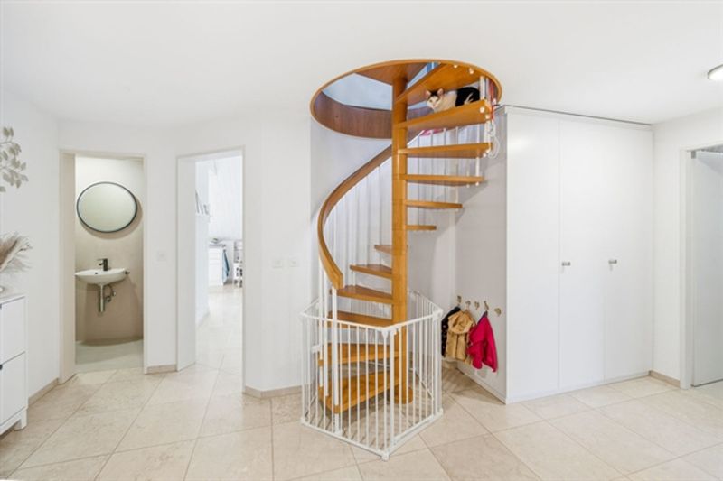 WOHNKOMFORT AUF ZWEI EBENEN - 4.5 ZIMMER MAISONETTE NUR WENIGE MINUTEN VON DER STADT - 6