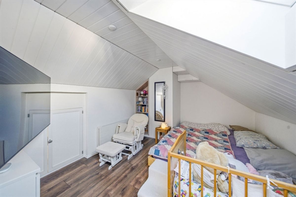 WOHNKOMFORT AUF ZWEI EBENEN - 4.5 ZIMMER MAISONETTE NUR WENIGE MINUTEN VON DER STADT - 7