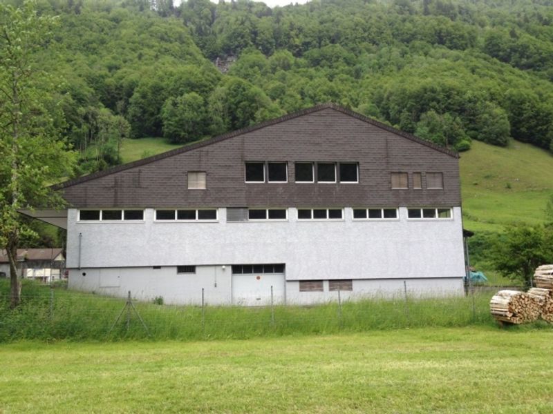 Gewerberäume, Lagerflächen und Parkplätze zu vermieten - 3