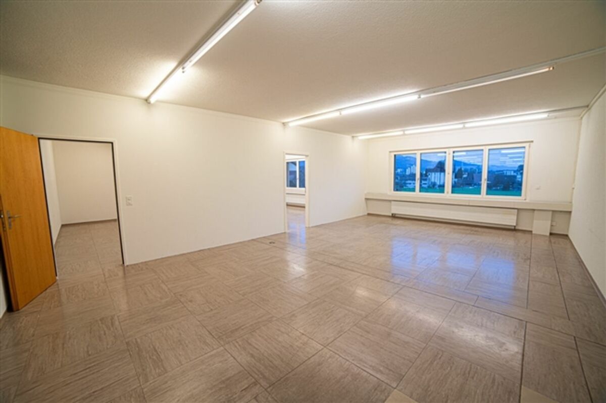 Büro im 2. Obergeschoss mit praktischer Raumaufteilung - 2