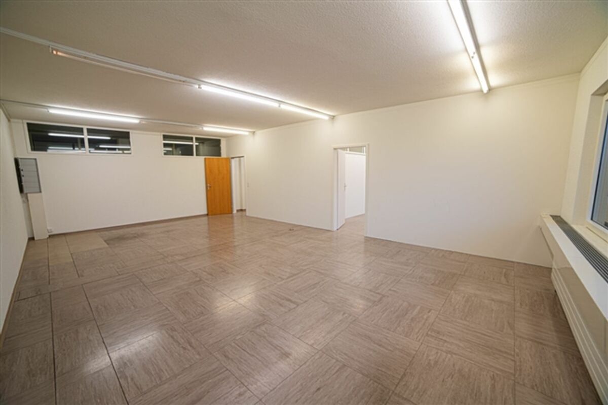 Büro im 2. Obergeschoss mit praktischer Raumaufteilung - 3